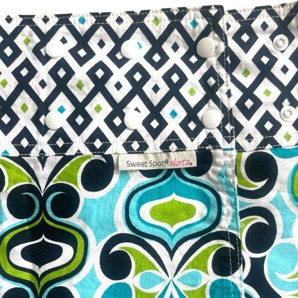 Sweet Spot Reversible Wrap Skort with Adjustable Waist black, aqua, green, white - Picture 4 of 5